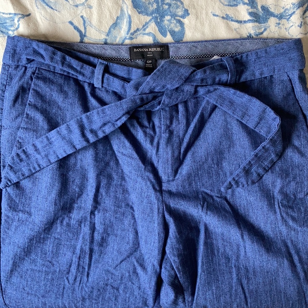 Banana Republic Women’s mid-rise, cropped pant.